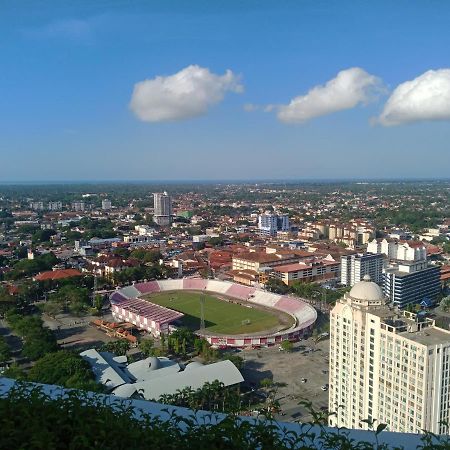 Panglima Troika Residensi Apartman Kota Bharu Kültér fotó